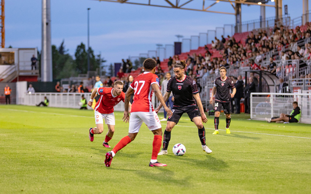 包含瓦朗谢纳客场不敌，保级前景蒙上阴影的词条