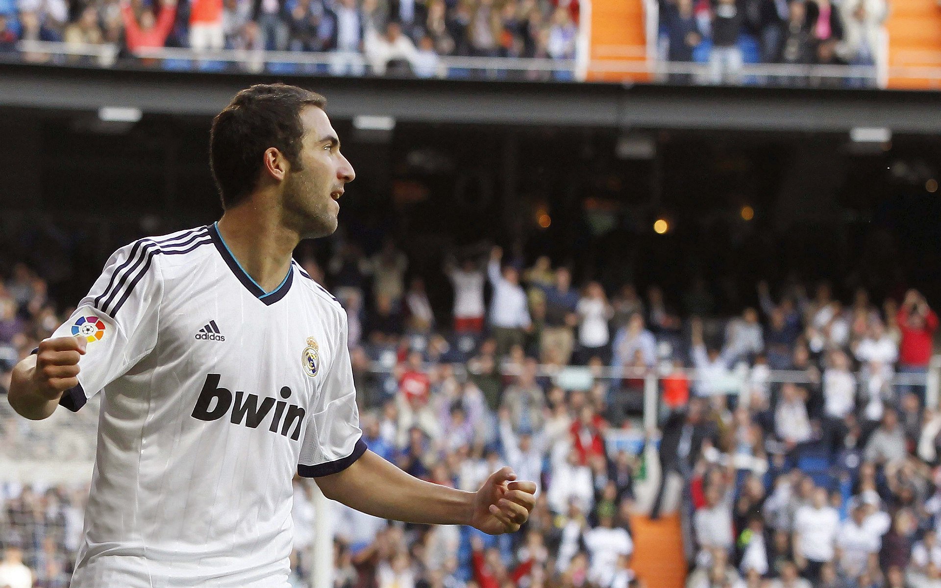 Uzi与60激战SKT分钟，刷新纪录胜负难料！，莱万多夫斯基焦点对战赢得满堂喝彩